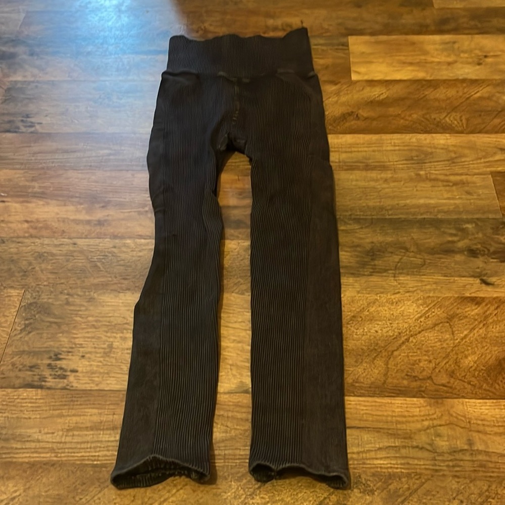 Gently used free people movement leggings size xs/s